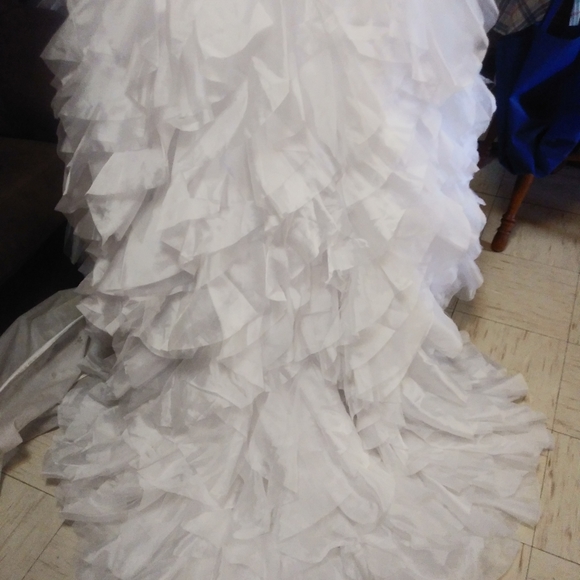 Wedding dress - Picture 4 of 6